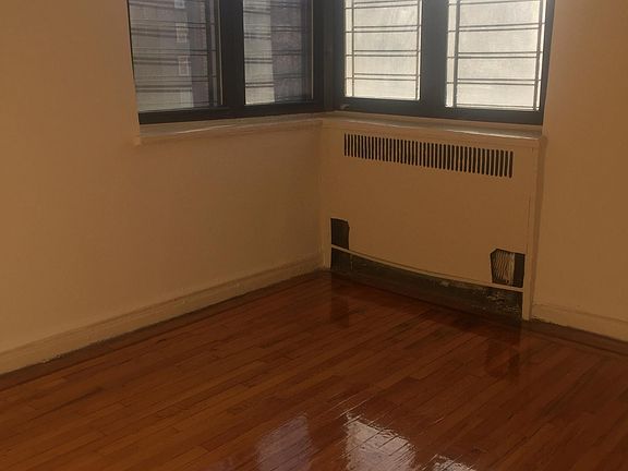 5th image of 1185 Morris Ave APT 4E
