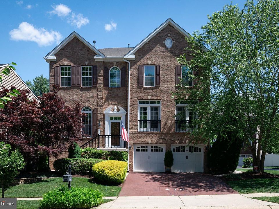 1st image of 216 Bowen Ct