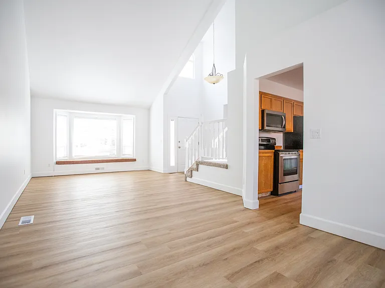 8471 SW Bonaventure Ln — Photo 5