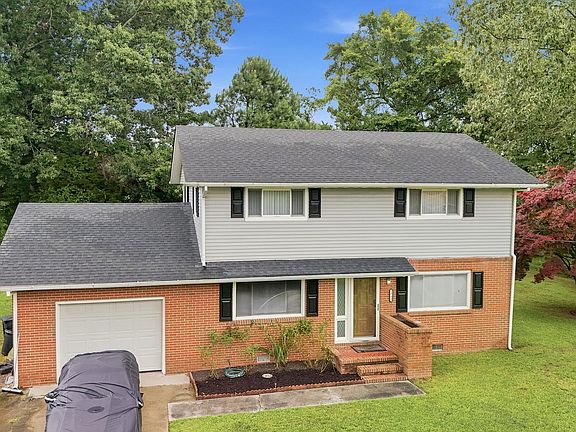 2nd image of 1700 Crescent Drive