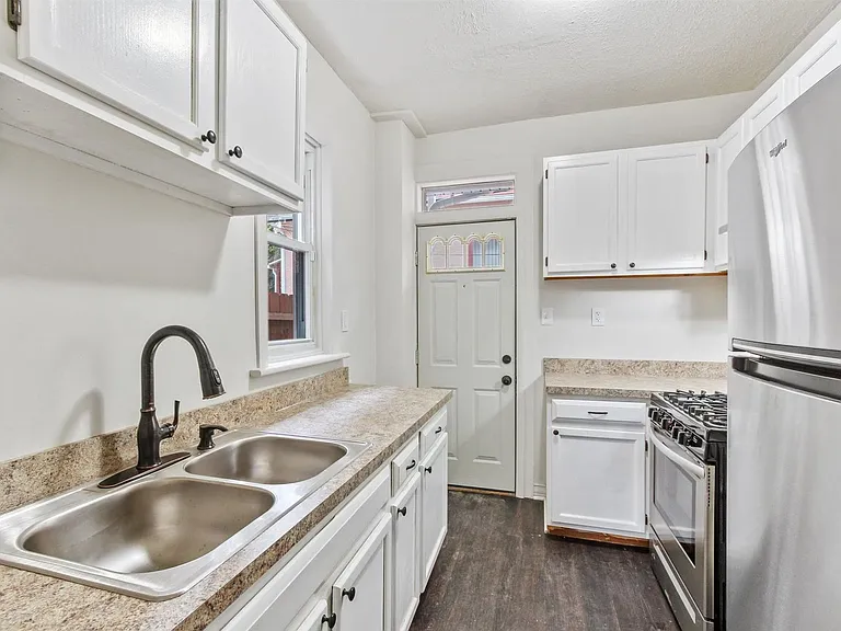 916 May St — Photo 8