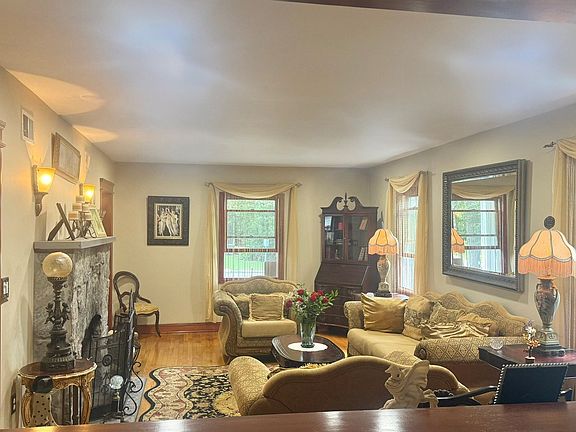 5th image of 48 Lindenmere Dr