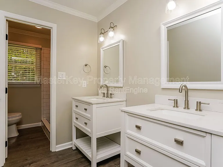 220 W Elm Ave — Photo 12