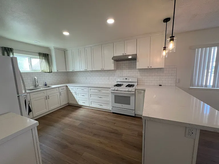 1250 Bolton Dr — Photo 8