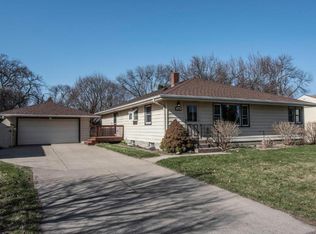 1741 Stanbridge Ave, Roseville, MN 55113