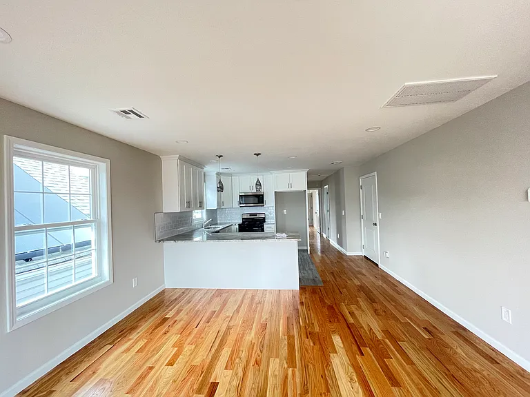 345 N 2nd St #1 — Photo 4