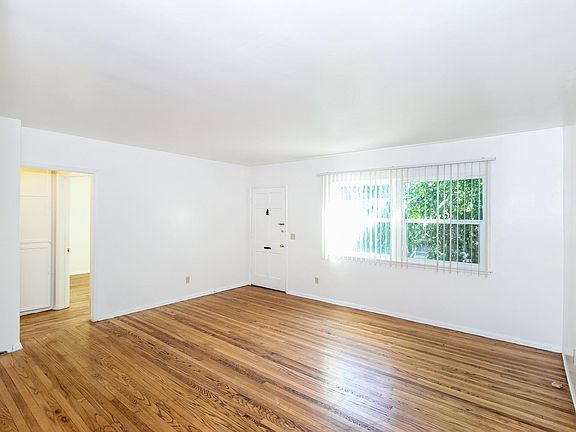 5th image of 2420 20th St APT B