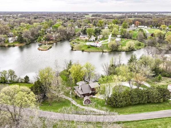 16385 Boxwood Ct, Brighton, IL 62012