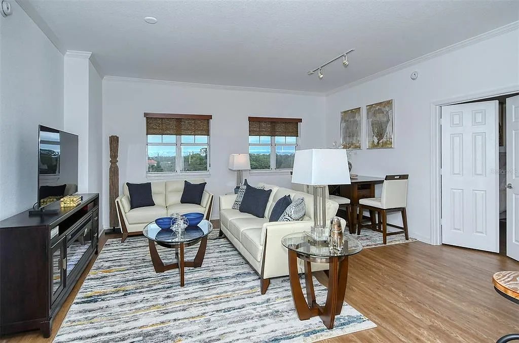 2 bed, 2.0 bath, 1084 sqft, $3,500 — Photo 4