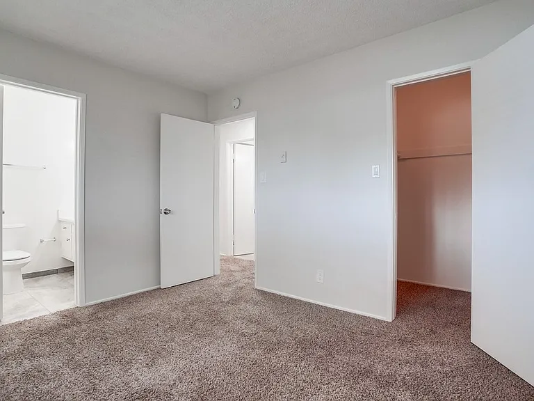 2611 E. Broadway — Photo 13