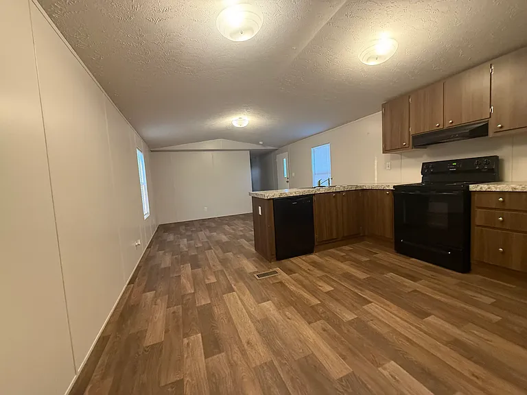 128 Eldridge Ln — Photo 2