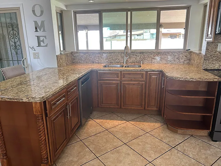 6916 W Georgia Ave — Photo 13