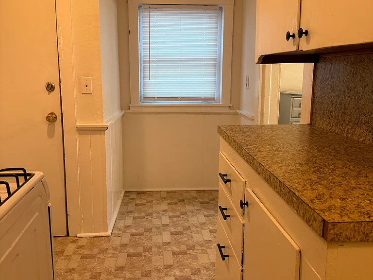 40 Groton Ave #1EF — Photo 6
