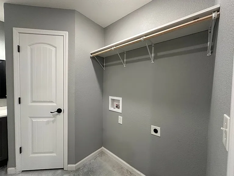 105 Evergreen Pl — Photo 4