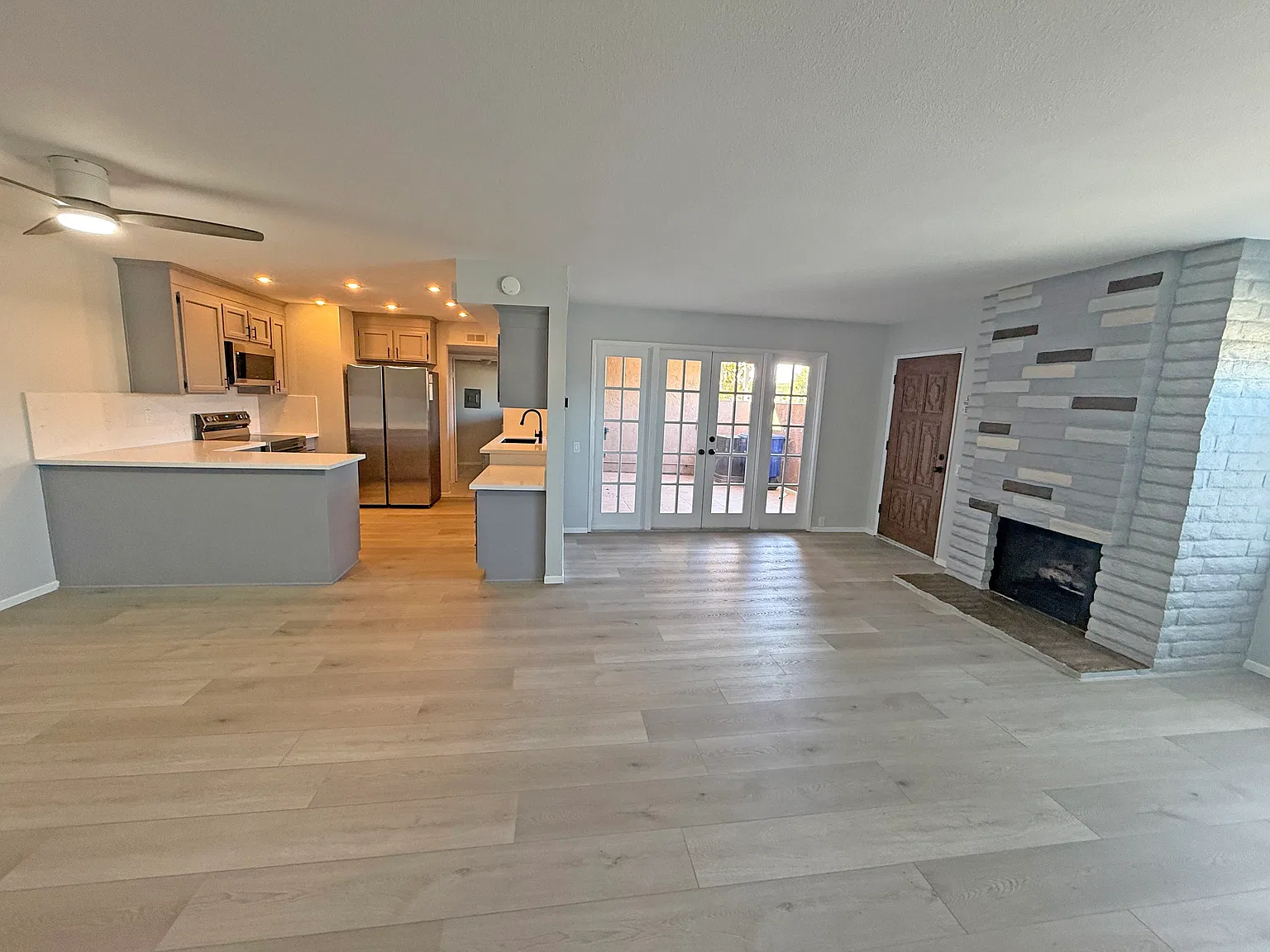 3 bed, 2.5 bath, 1599 sqft, $3,800 — Photo 2
