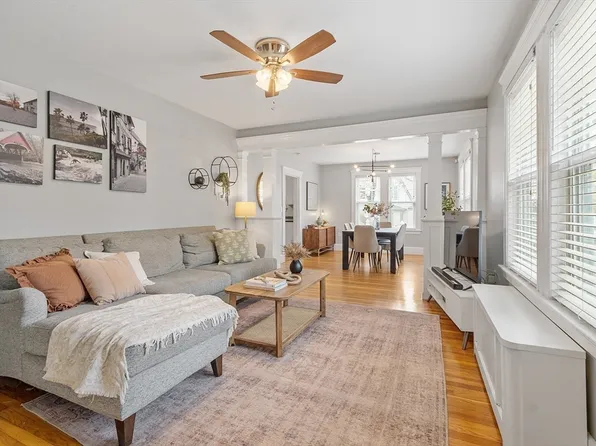 33 Herrick Rd, North Andover, MA 01845