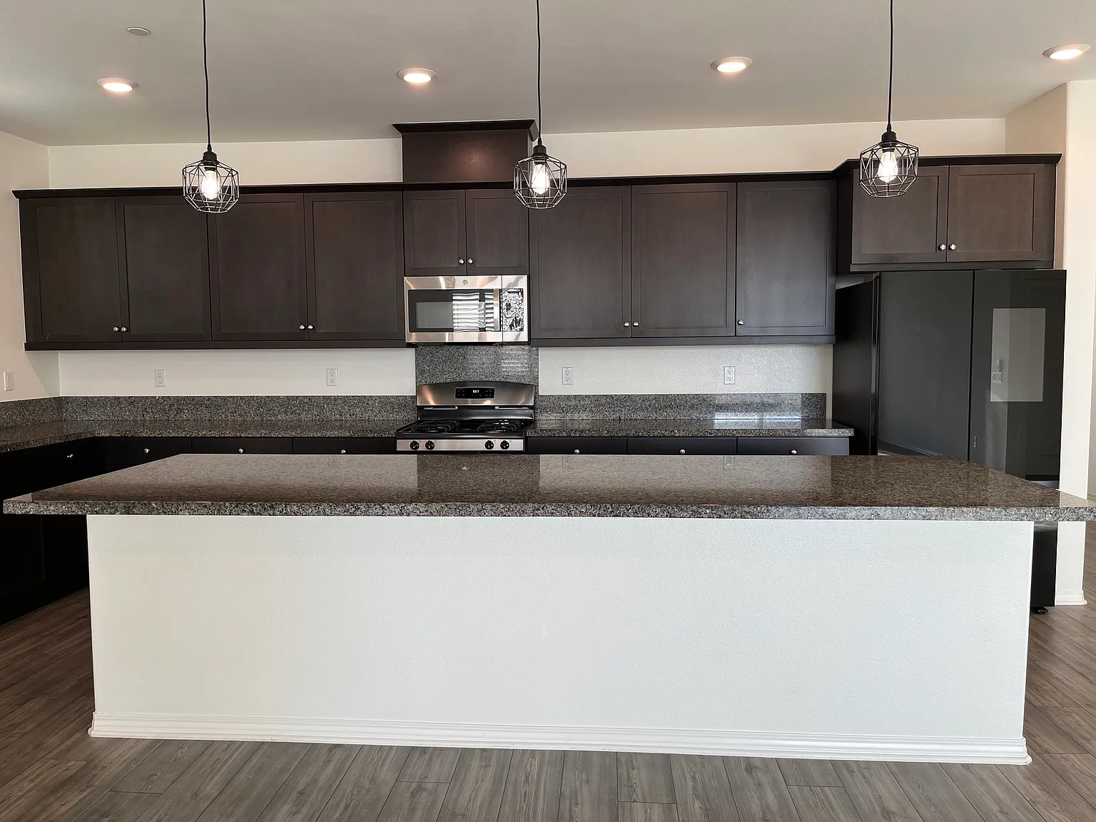 3 bed, 1950 sqft, $3,495 — Photo 4