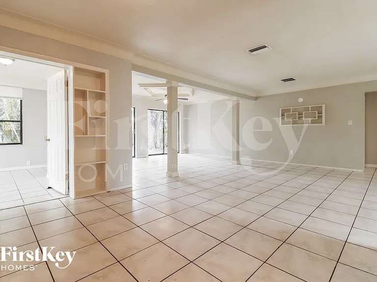 3342 Honeysuckle Rd — Photo 5