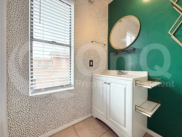 10402 N 10th St #3 — Photo 15