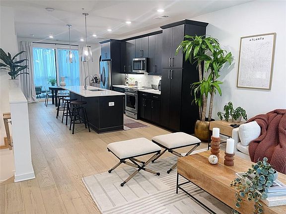 5th image of 400 Pratt Dr