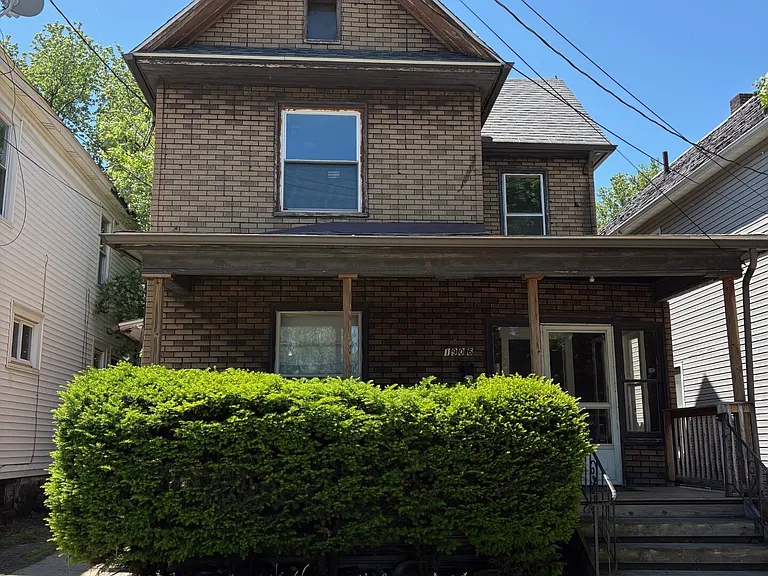 1906 Poplar St — Photo 1