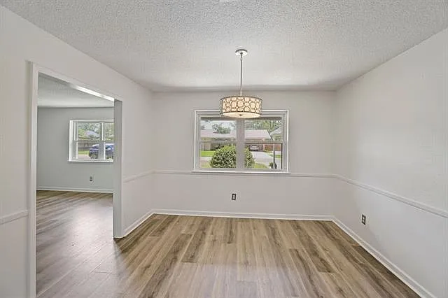 3 bed, 2.0 bath, 1685 sqft, $1,900 — Photo 4