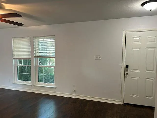 2 bed, 1.5 bath, 1049 sqft, $1,595 — Photo 4