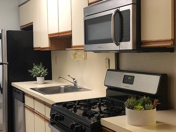 4th image of 8750 Boulevard E APT 2D