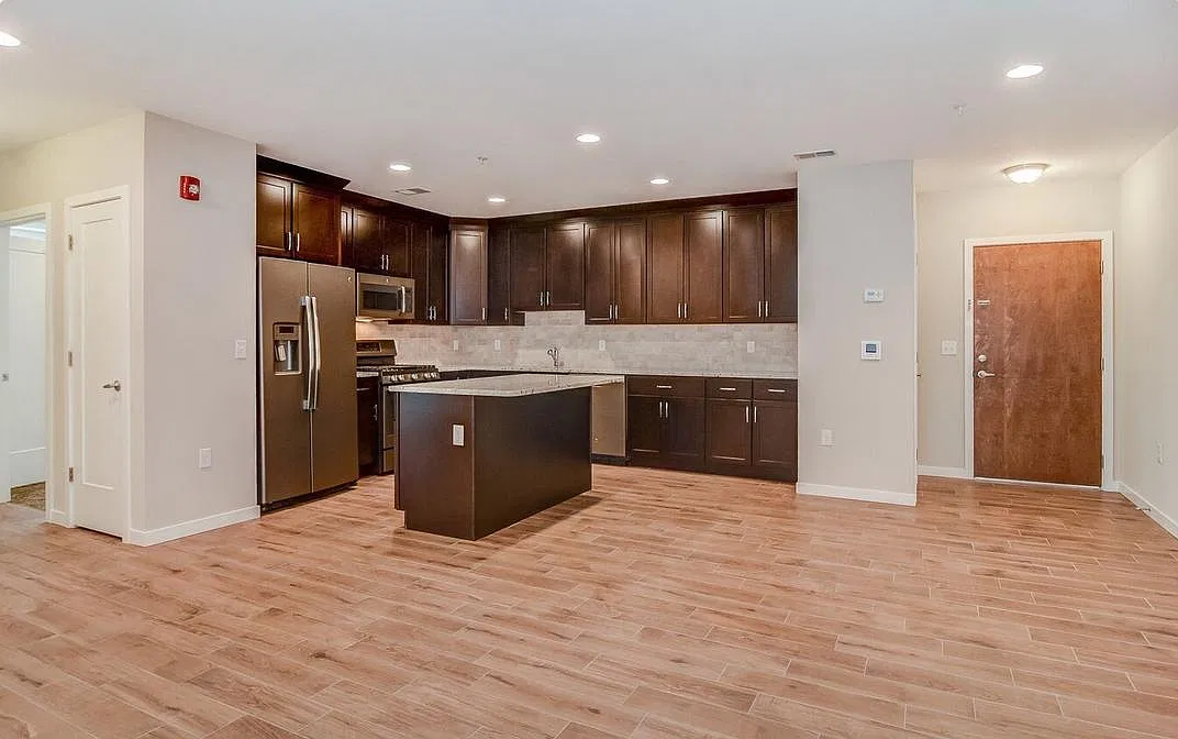 3 bed, 1400 sqft, $2,895 — Photo 2