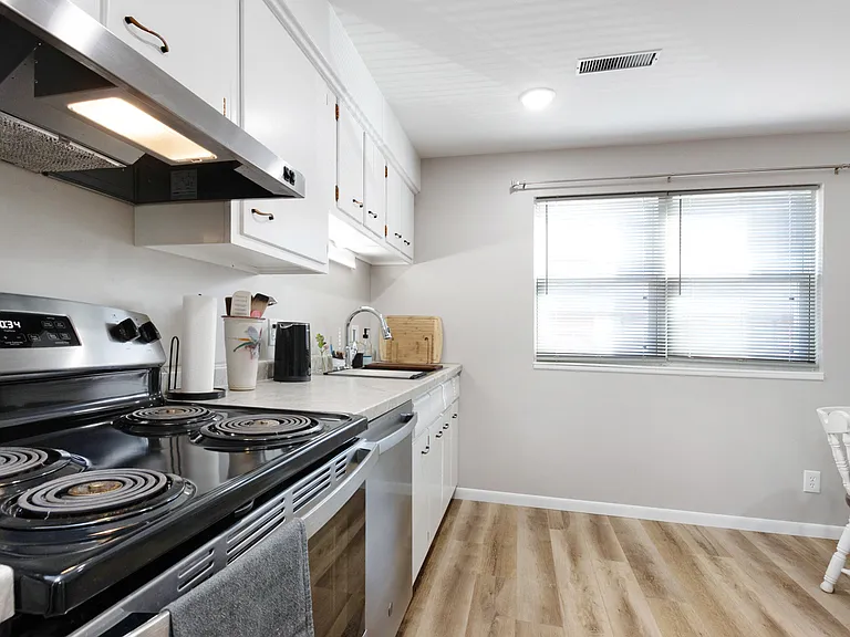 700 Sunset Ave #3 — Photo 11