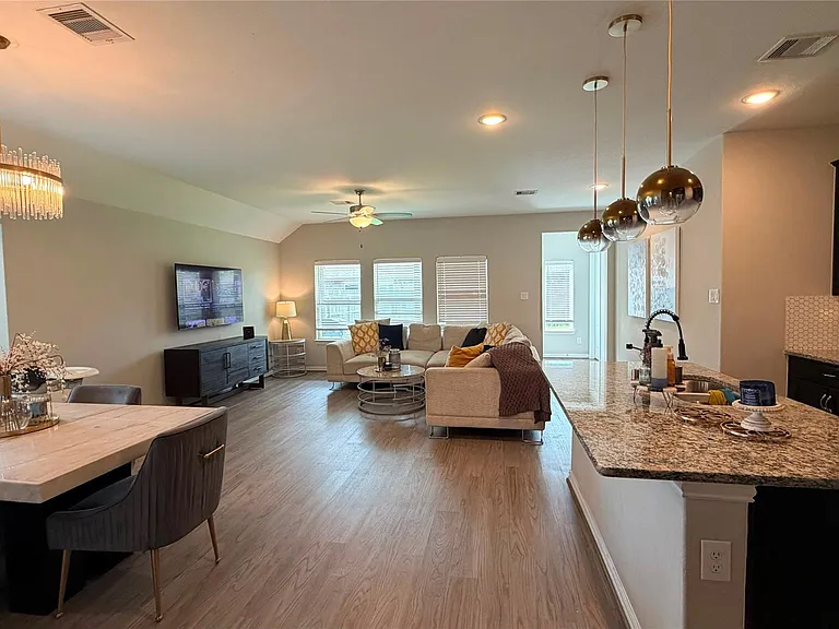 25112 Slow Pines Dr — Photo 2