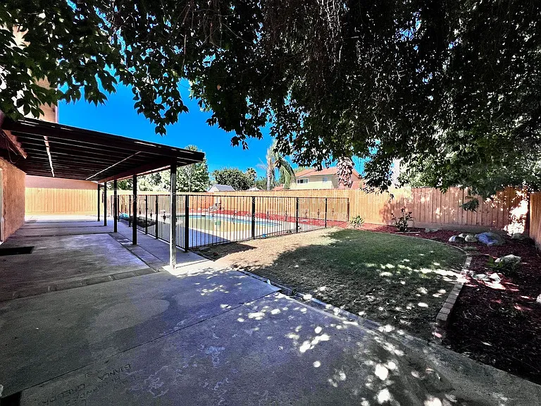 404 N Villa Ave — Photo 8