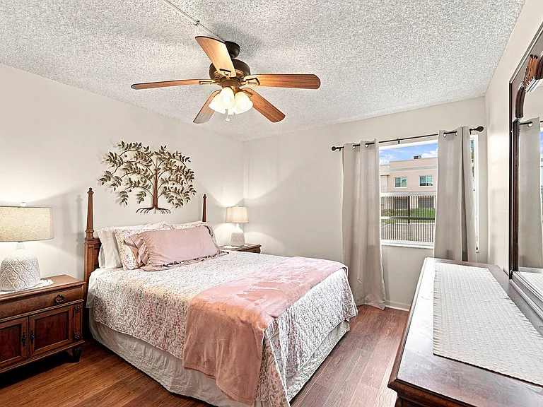 246 Normandy Ln #F — Photo 11