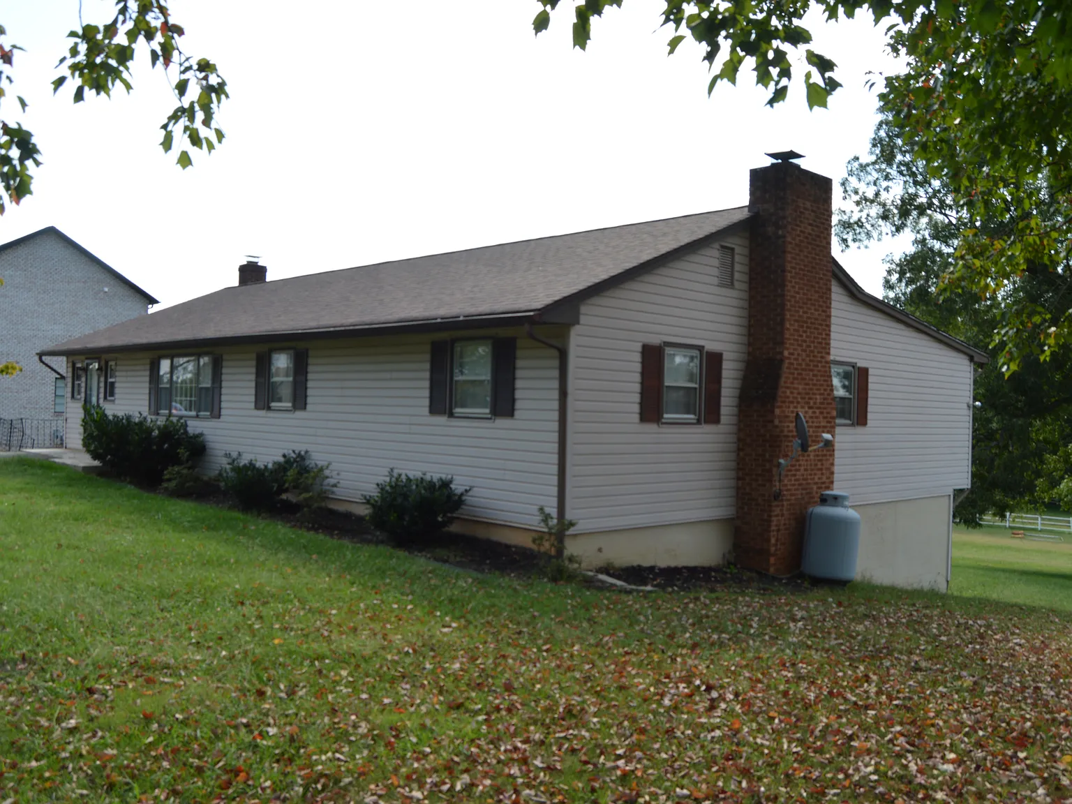 3 bed, 3150 sqft, $2,000 — Photo 2