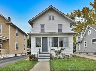 528 Woodlawn Ave, Aurora, IL 60506