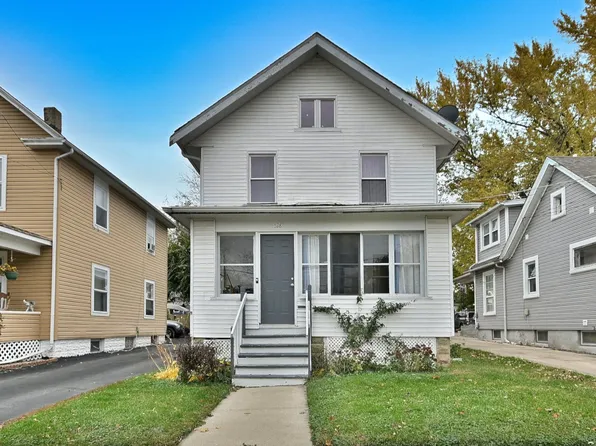 528 Woodlawn Ave, Aurora, IL 60506