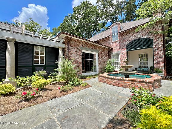 5th image of 409 Roses Bluff Dr