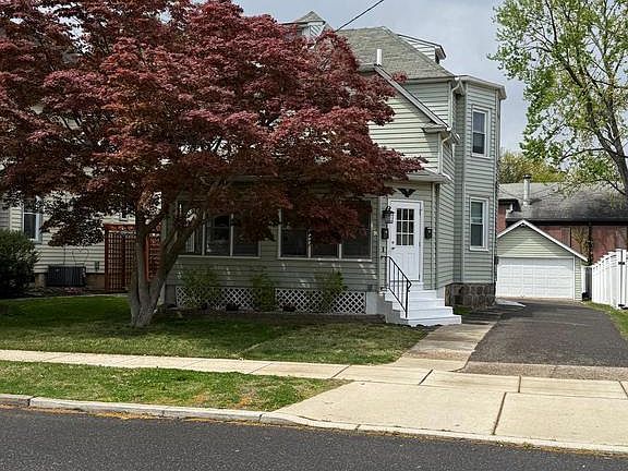 2nd image of 27 W Collingswood Ave
