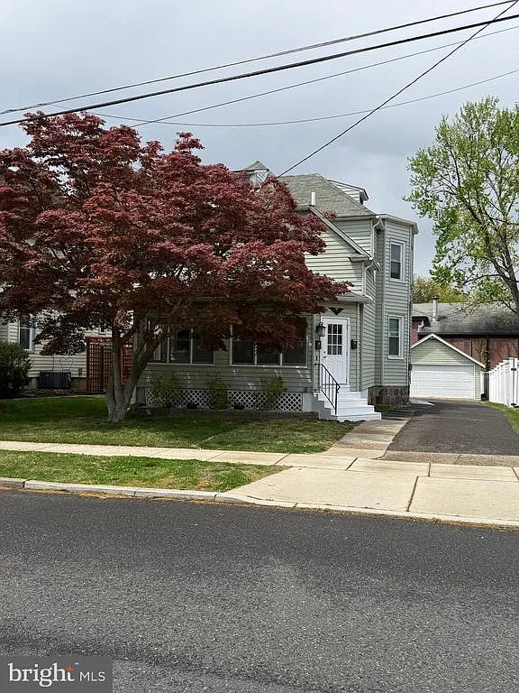 Photo 2 of 15 - 27 W Collingswood Ave - Oaklyn, NJ Building Photo - 27 W Collingswood Ave