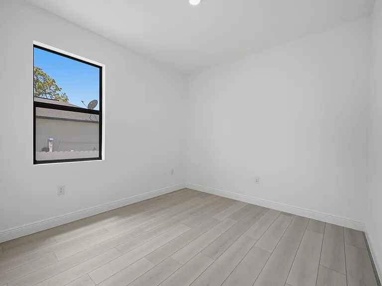 8010 Sandalwood Ln — Photo 19