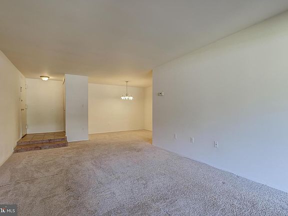4th image of 435 Christopher Ave APT 14