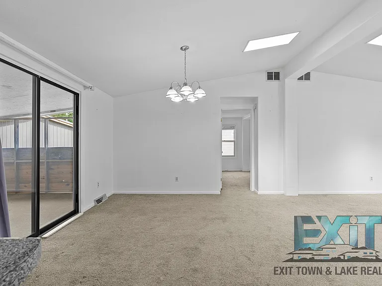 422 Tanglewood Dr — Photo 12