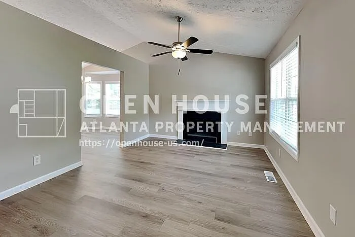 110 Rockefeller Ln — Photo 3