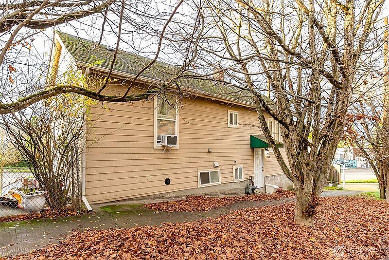 2nd image of 3823 Delridge Way SW