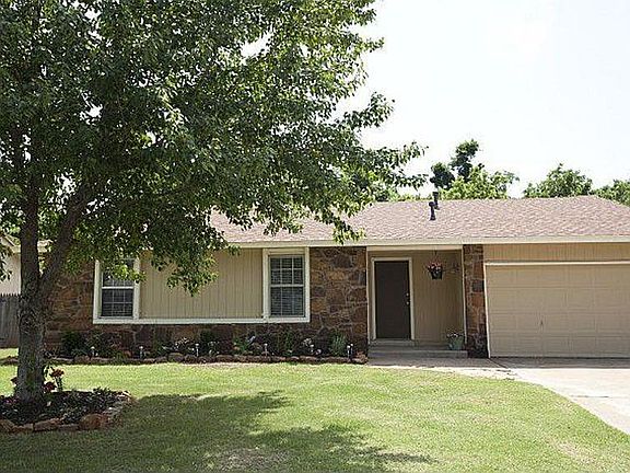 Front of house with nice curb appeal