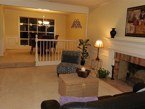 2nd image of 20521 NE 34th Pl