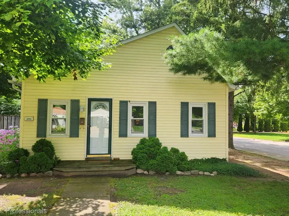 1145 N Monroe St, Lapeer, MI 48446