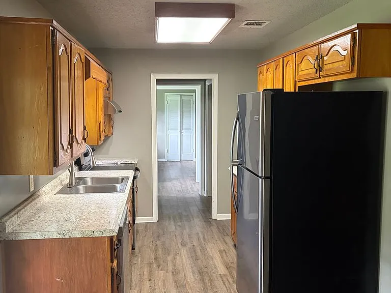 200 Ouida Dr — Photo 13