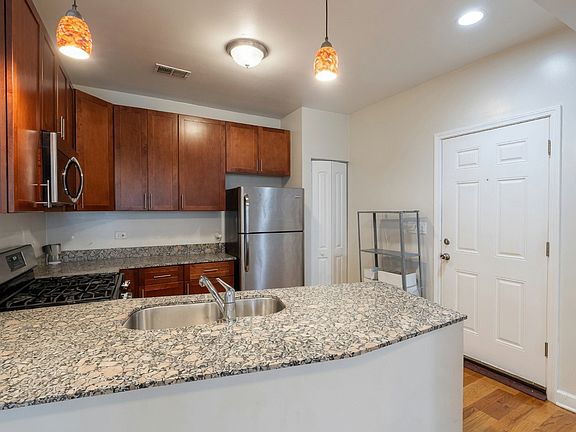 4th image of 7226 N Rogers Ave APT 3