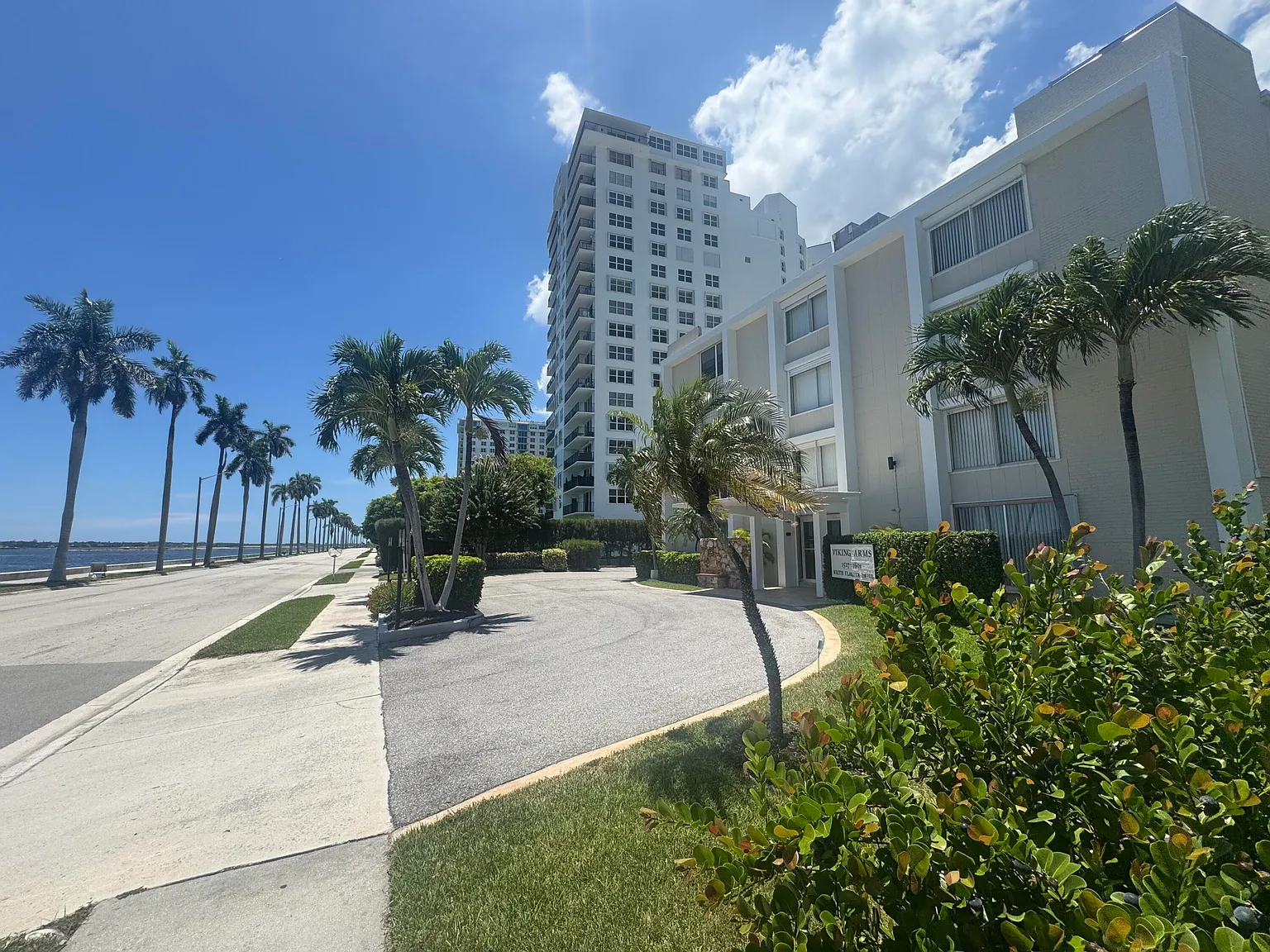 2 bed, 2.0 bath, 920 sqft, $2,400 — Photo 4